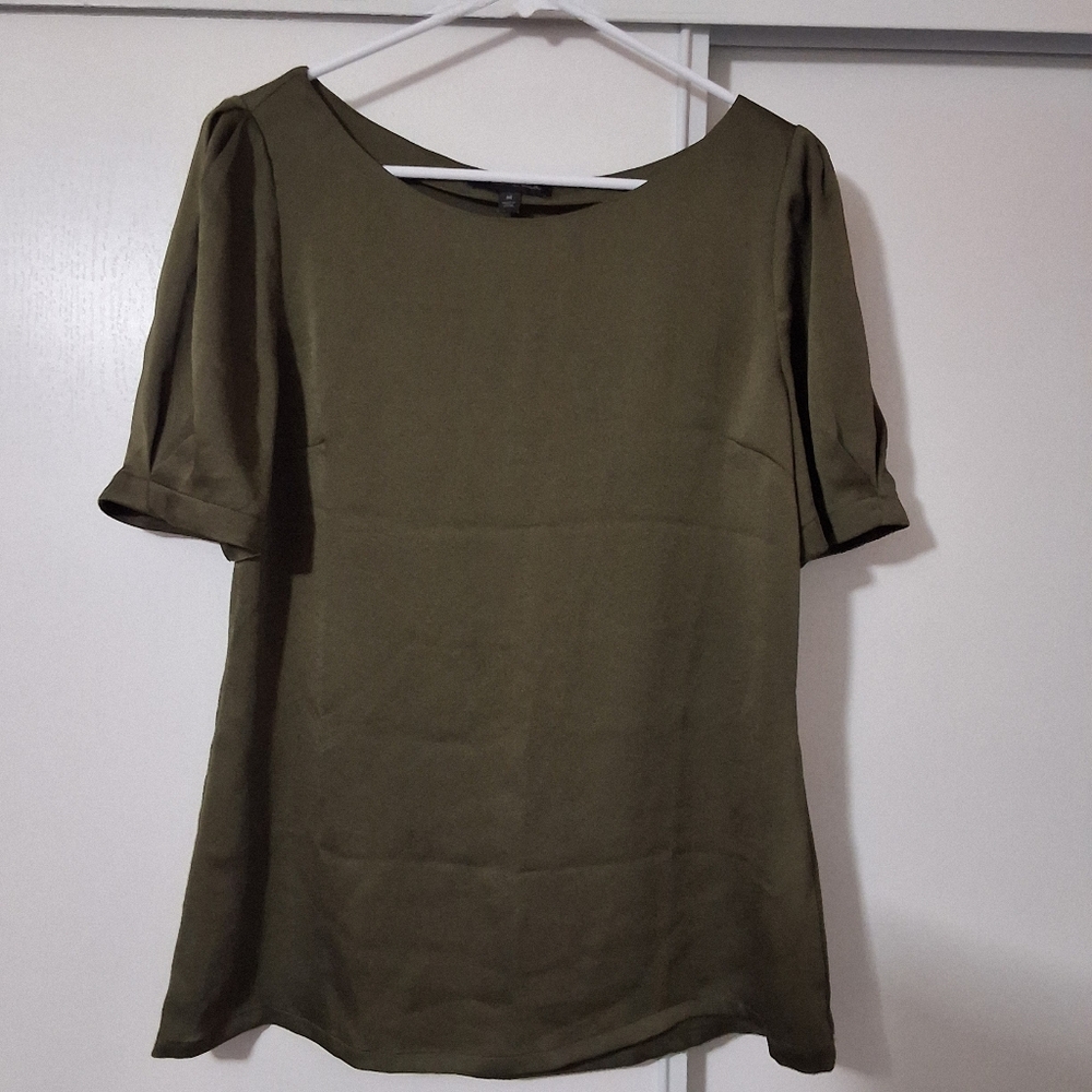 Banana Republic Olive Green Short Sleeve Blouse Size M .